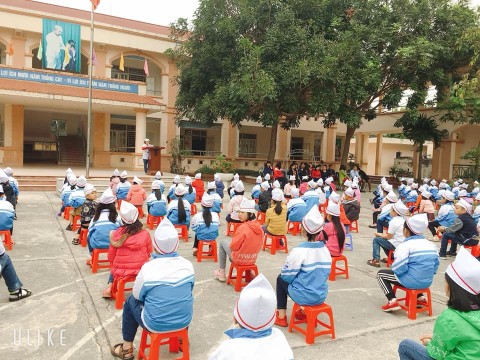 Tuyên truyền về dịch thuỷ đậu tại trường Tiểu Học Noong Bua