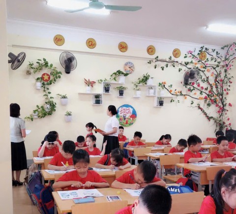 TRƯỜNG TIỂU HỌC NOONG BUA CHẤM VÀ TRAO GIẢI TRANG TRÍ LỚP HỌC AN TOÀN- THÂN THIỆN – XANH – SẠCH – ĐẸP