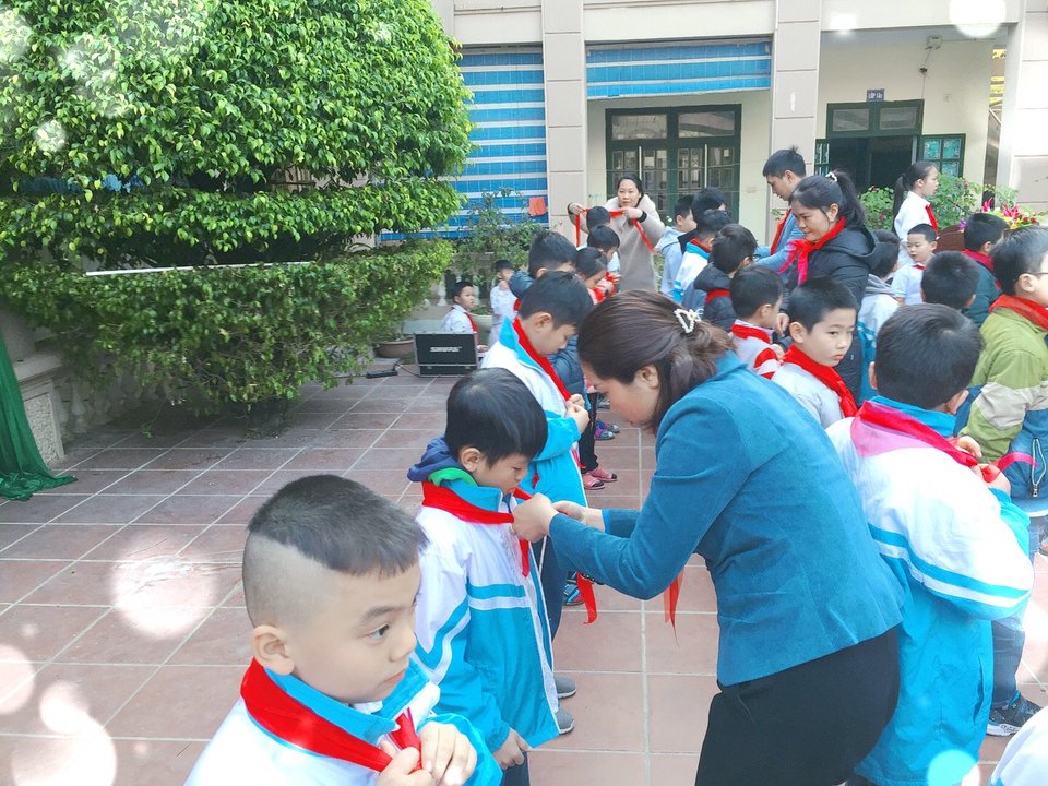LIÊN ĐỘI TRƯỜNG TIỂU HỌC NAM THANH TỔ CHỨC KẾT NẠP ĐỘI VIÊN MỚI