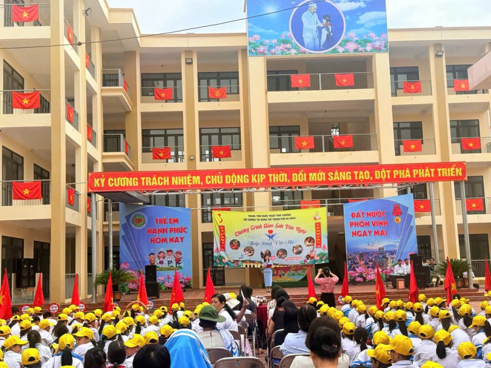 TRƯỜNG TIỂU HỌC NAM THANH PHỐI HỢP TỔ CHỨC CHƯƠNG TRÌNH GIAO LƯU VĂN NGHỆ “THẮP SÁNG ƯỚC MƠ”