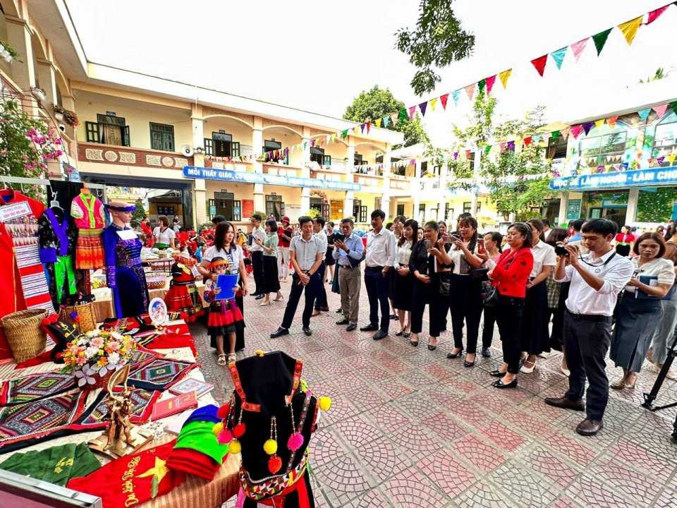 Ảnh tư liệu của nhà trường: HOẠT ĐỘNG TRẢI NGHIỆM ÂM VANG ĐIỆN BIÊN HƯỚNG TỚI CHÀO MỪNG KỈ NIỆM 70 NĂM CHIẾN THẮNG LỊCH SỬ ĐIỆN BIÊN PHỦ (07/5/1954 – 07/5/2024)