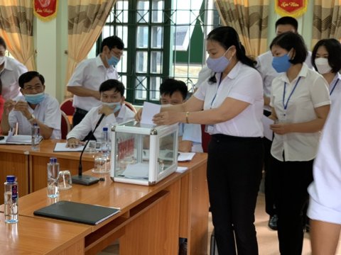 Ảnh Bỏ phiếu tín nhiệm hiệu trưởng – 3