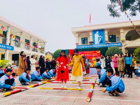 Ảnh TRƯỜNG TIỂU HỌC NAM THANH TỔ CHỨC NGÀY HỘI BÁNH TRƯNG XANH – TRAO QUÀ TẾT CHO HỌC SINH CÓ HOÀN CẢNH KHÓ KHĂN NHÂN DỊP TẾT NGUYÊN ĐÁN QUÝ MÃO NĂM 2023 – 10