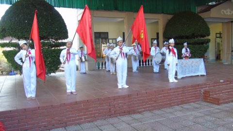 Ảnh Công an phường Nam Thanh tuyên truyền ATGT cho các em học sinh nhà trường – 2