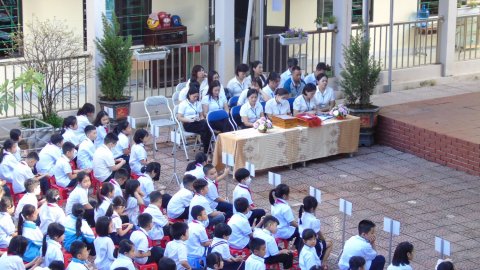 Ảnh Công an phường Nam Thanh tuyên truyền ATGT cho các em học sinh nhà trường – 6