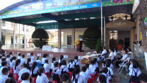 Ảnh Công an phường Nam Thanh tuyên truyền ATGT cho các em học sinh nhà trường – 7