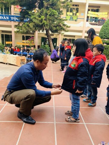 Ảnh Hiệp hội Doanh nghiệp Điện Biên tặng 50 áo ấm cho 50 bạn học sinh nghèo học giỏi – 4