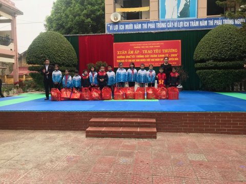 Ảnh Trường TH Nam Thanh hưởng ứng tết trồng cây và tổ chức trao quà tết cho các em học sinh nghèo vượt khó – 5