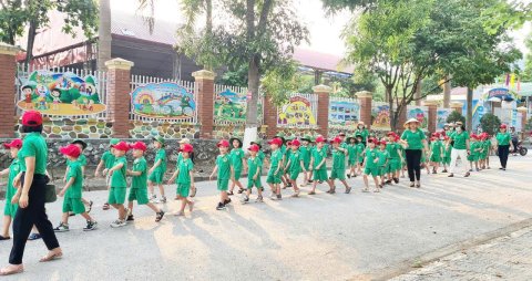 Ảnh TRƯỜNG TIỂU HỌC NOONG BUA HÂN HOAN CHÀO ĐÓN CÁC BÉ HỌC SINH MẪU GIÁO 5-6 TUỔI TRƯỜNG MẦM NON NOONG BUA VÀ TRƯỜNG MẦM NON HOA SEN QUA HOẠT ĐỘNG TRẢI NGHIỆM “SẴN SÀNG CHO HÀNH TRÌNH MỚI” – 8