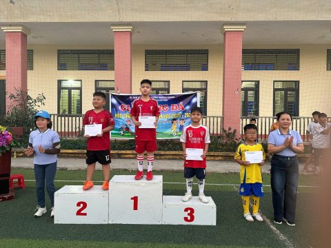Ảnh TRƯỜNG TIỂU HỌC NOONG BUA TỔ CHỨC THÀNH CÔNG GIẢI BÓNG ĐÁ HỌC SINH LẦN THỨ II, NĂM HỌC 2025 - 2026 – 26